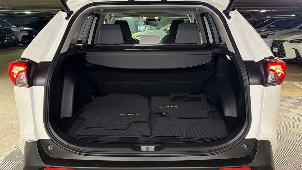 Used 2019 Toyota RAV4 XLE image 14