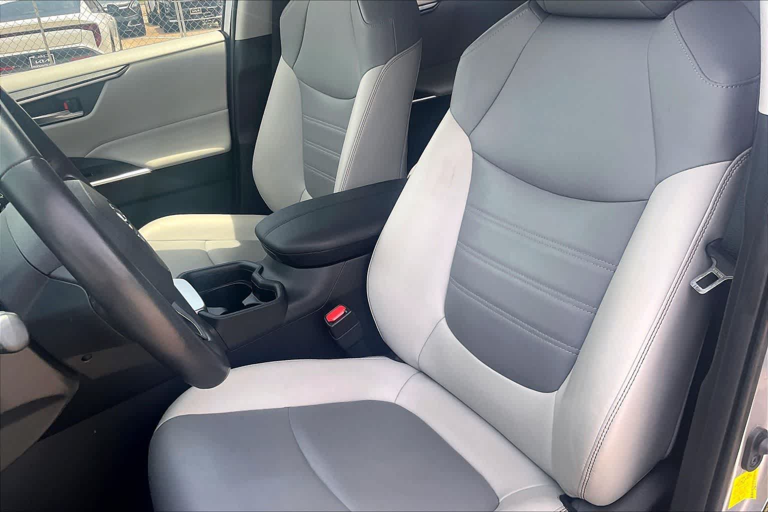 Used 2020 Toyota RAV4 XLE Premium AWD/4WD image 10