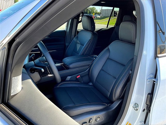 New 2026 Chevrolet Traverse LT w/ Sun and Wheel Package image 9