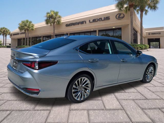 Certified 2022 Lexus ES 300h w/ Luxury Package FWD image 4