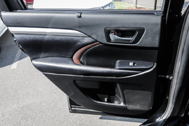 Used 2019 Toyota Highlander XLE AWD/4WD image 38