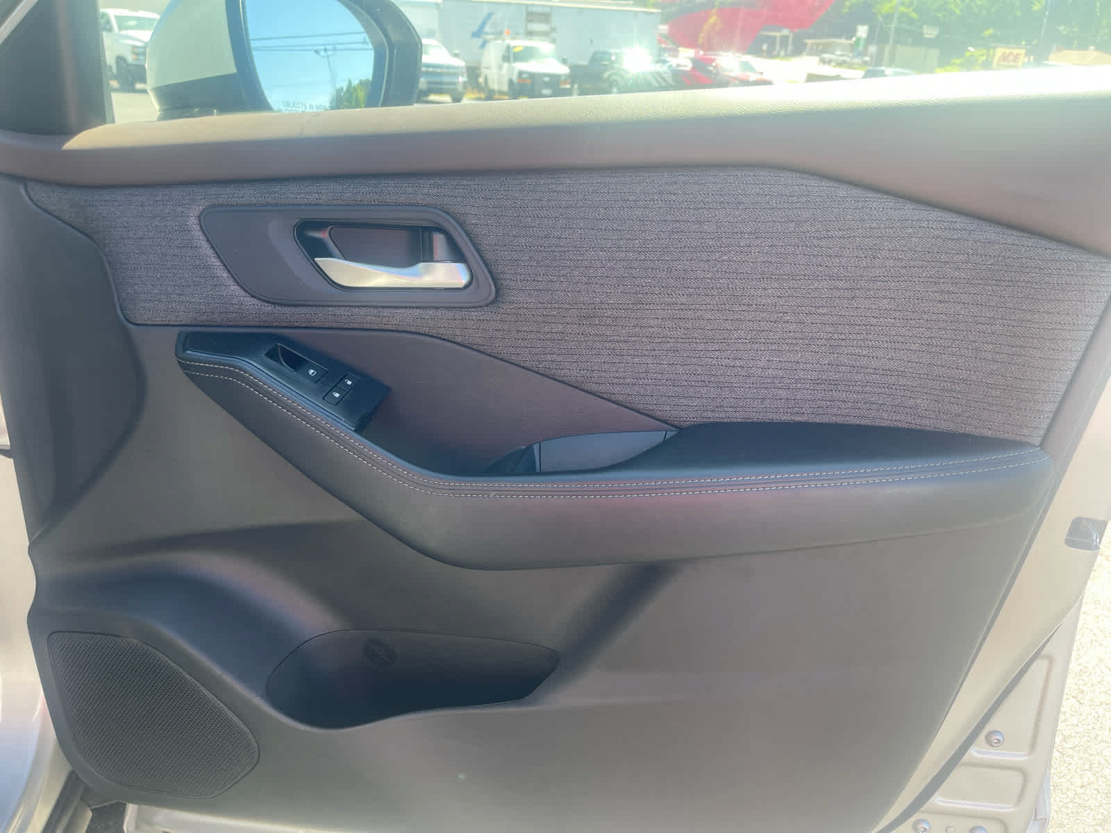 Used 2023 Nissan Rogue SV FWD image 36