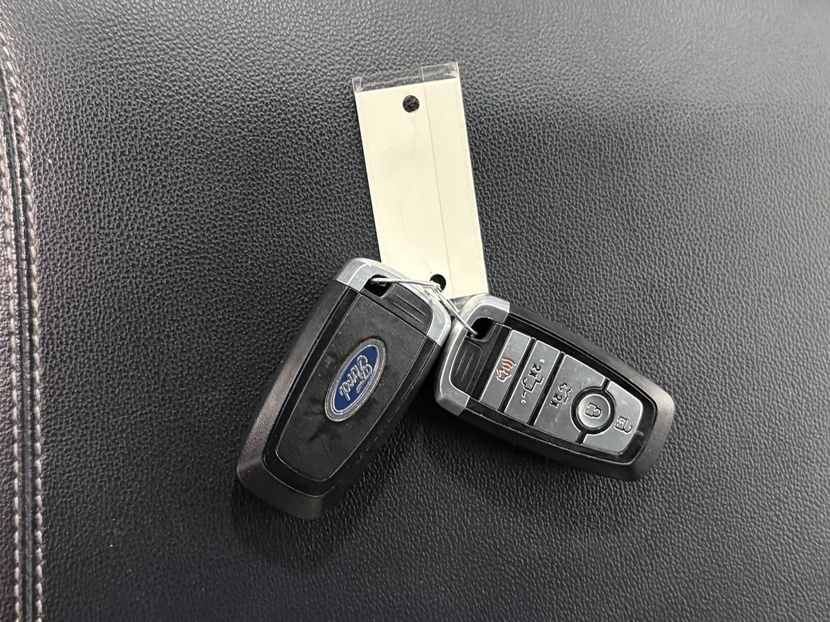 Used 2022 Ford F150 Lightning XLT AWD/4WD image 37