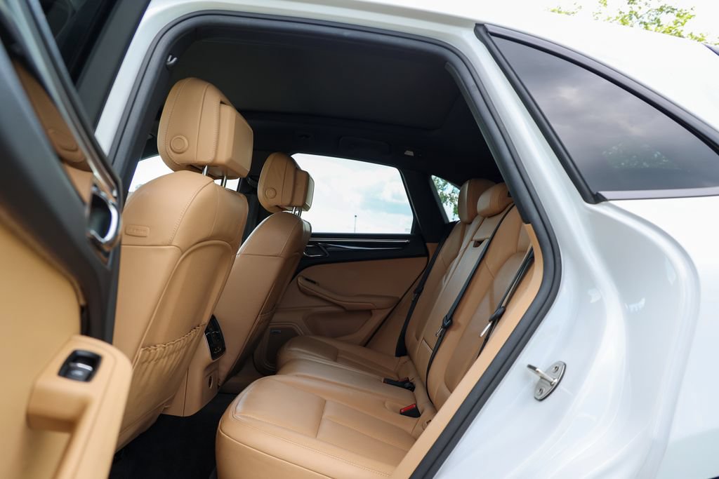 Certified 2017 Porsche Macan AWD/4WD image 40