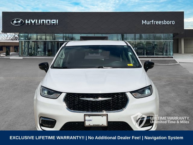 Used 2024 Chrysler Pacifica Limited FWD image 2