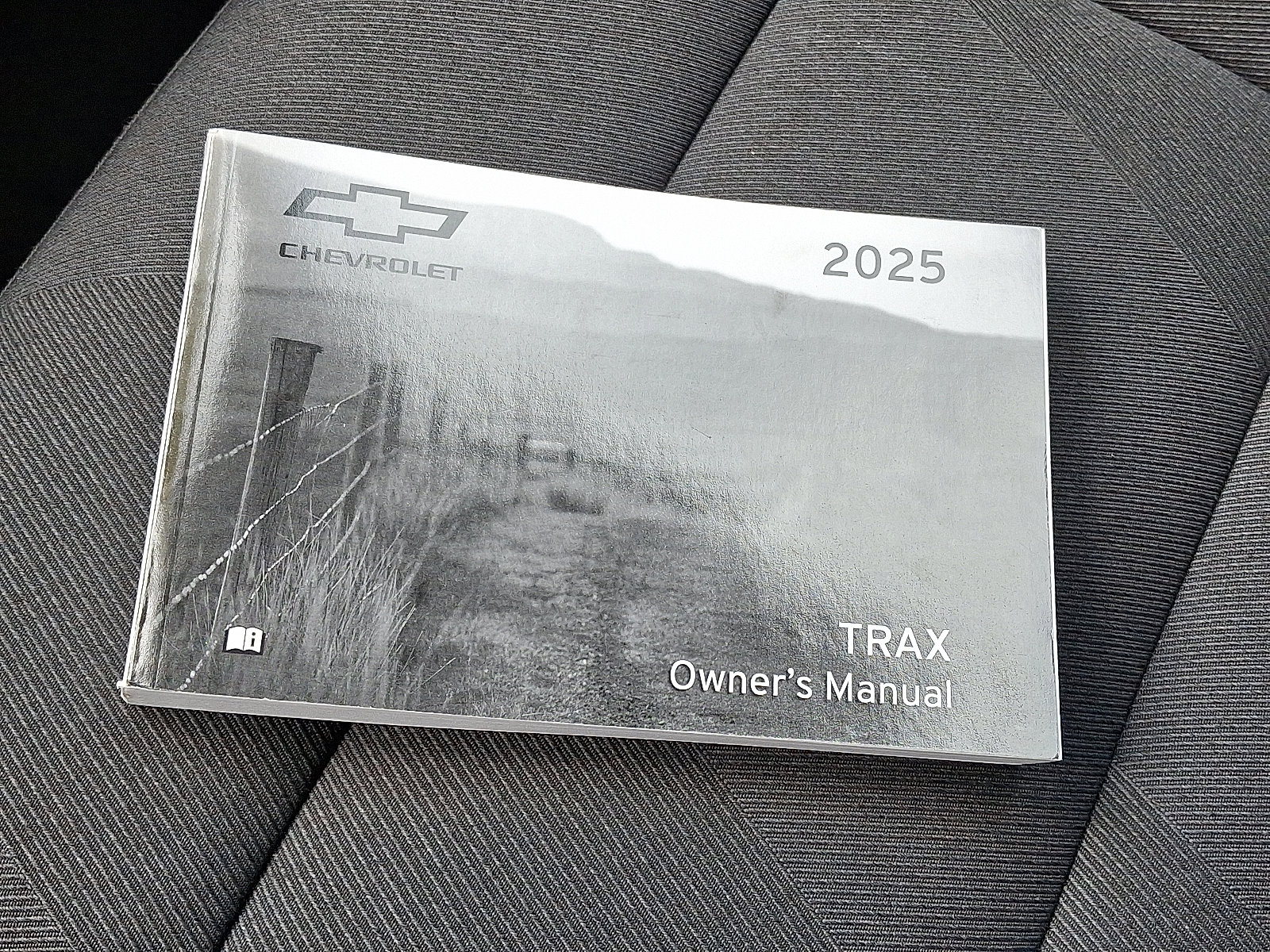 Used 2025 Chevrolet Trax LS image 26