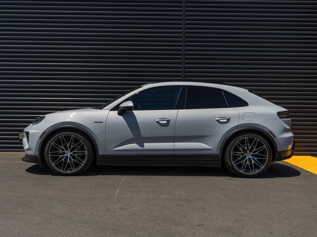 Used 2024 Porsche Macan 4 Electric AWD/4WD image 2