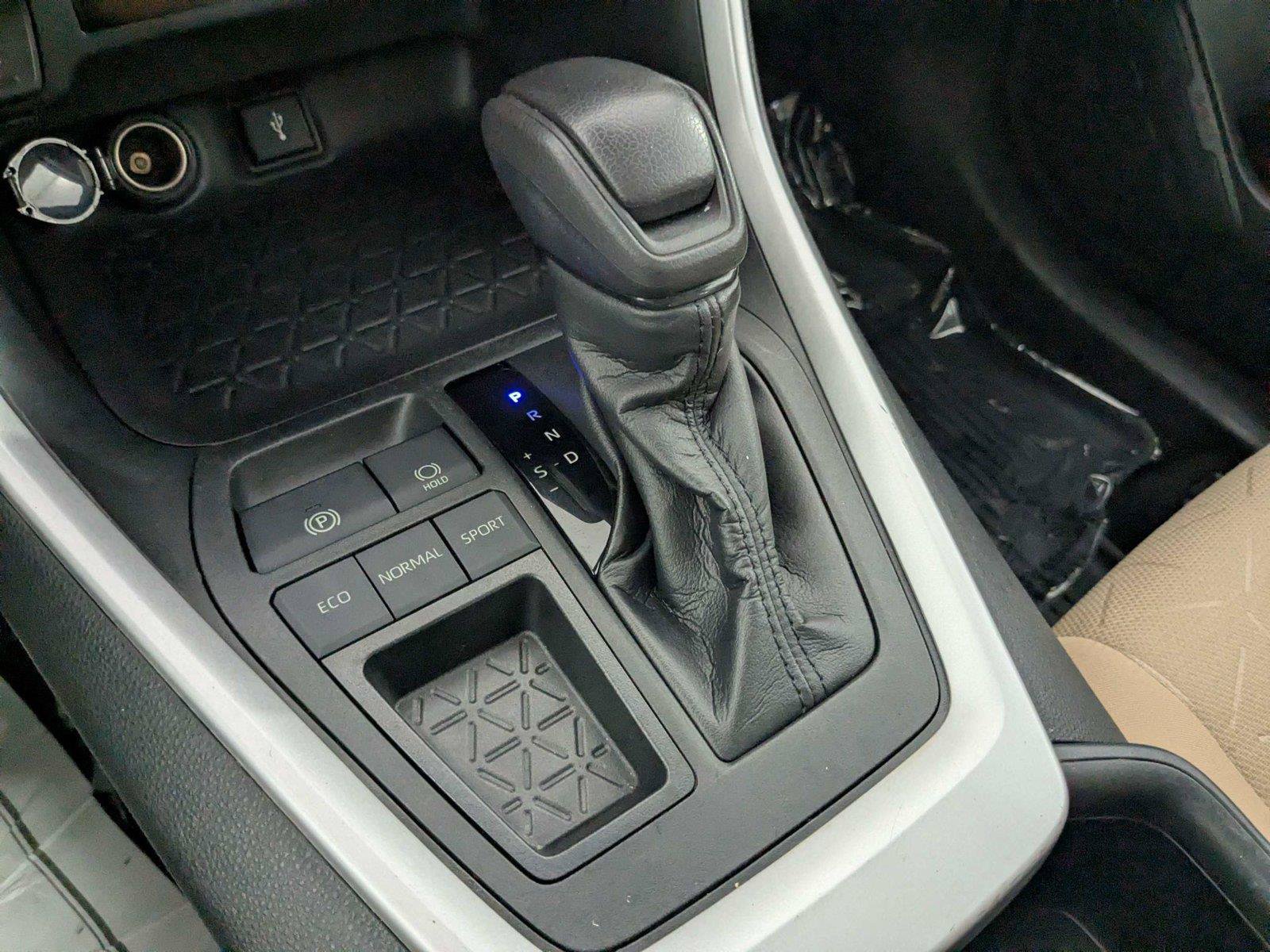 Certified 2022 Toyota RAV4 XLE FWD image 24