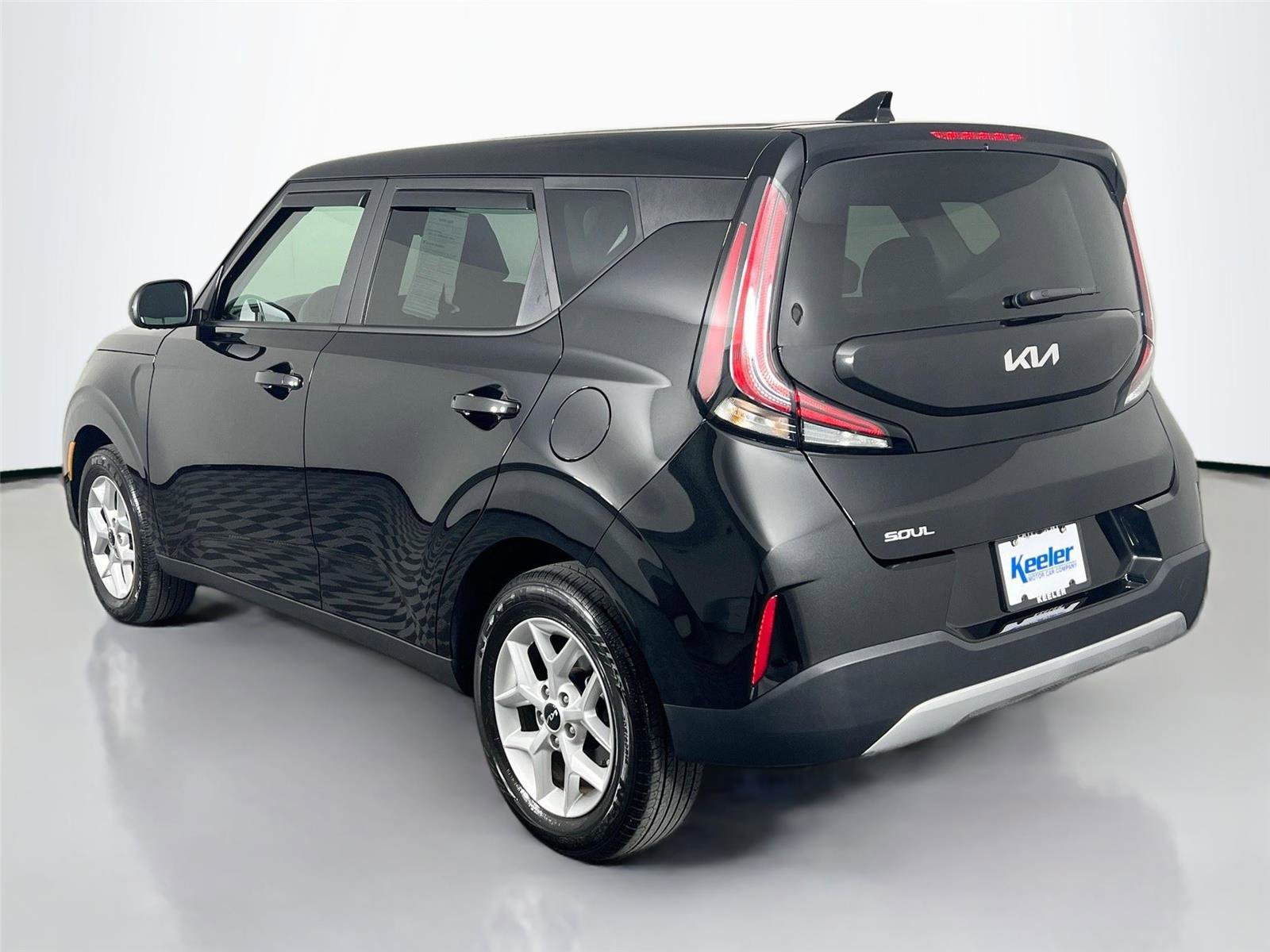 Used 2025 Kia Soul LX w/ LX Technology Package FWD image 4