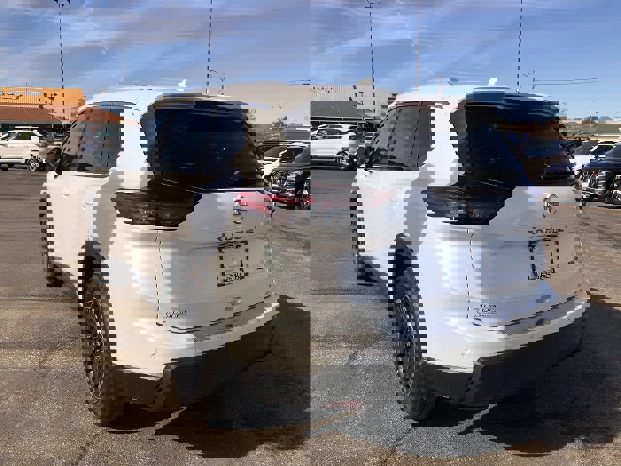 Used 2025 Nissan Rogue SV w/ SV Premium Package image 4