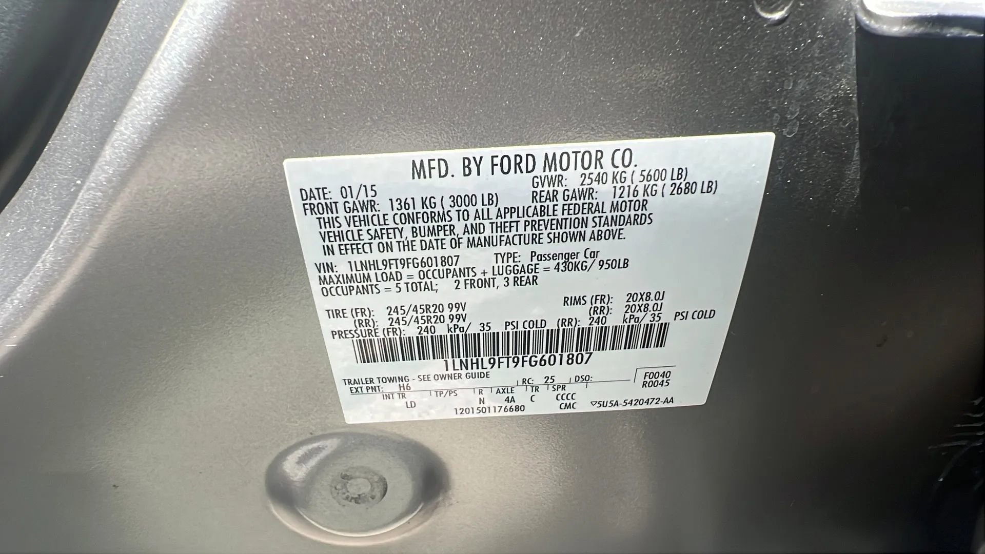 Used 2015 Lincoln MKS AWD w/ Equipment Group 201A image 32