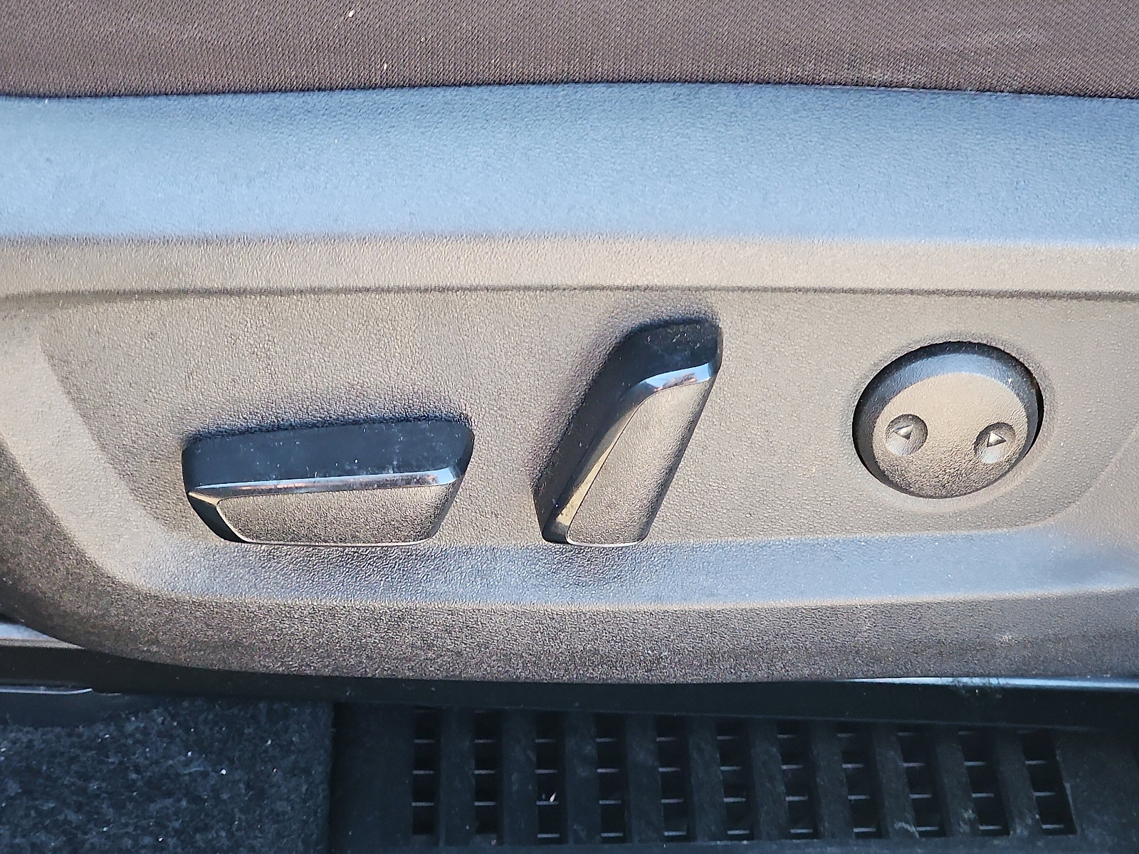 Certified 2023 Nissan Rogue SV image 26