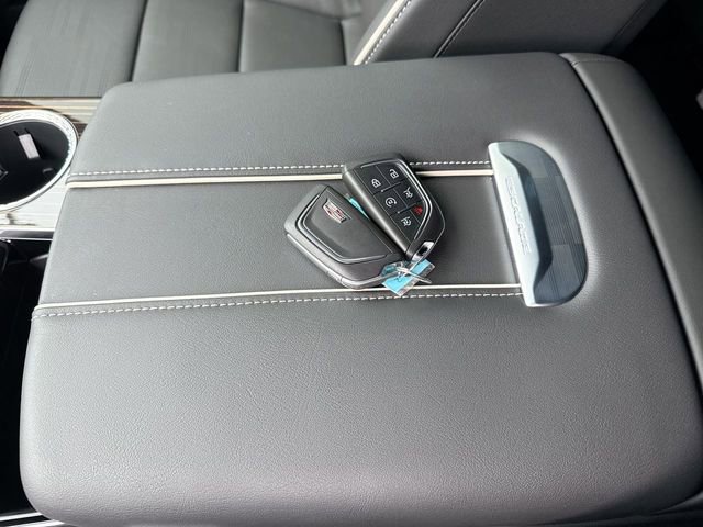 Used 2025 Cadillac Escalade Premium Luxury AWD/4WD image 28