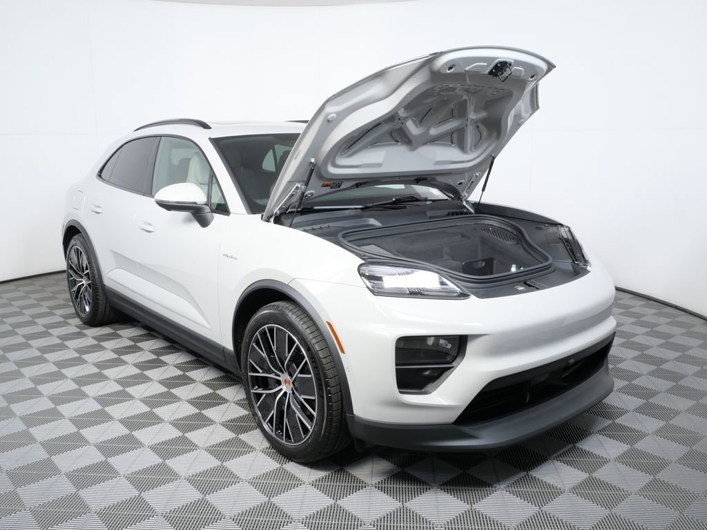 New 2026 Porsche Macan 4 Electric image 30