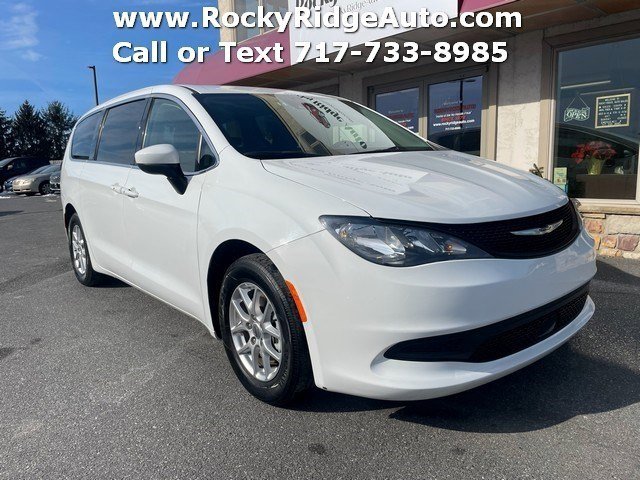 Used 2023 Chrysler Voyager LX image 9