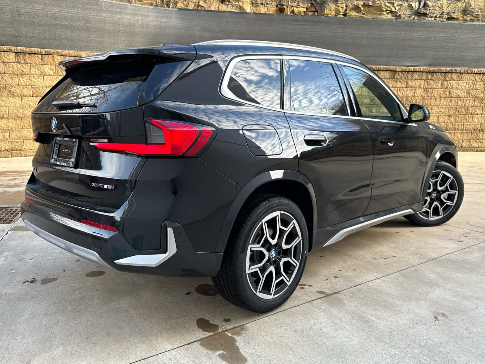 Used 2026 BMW X1 xDrive28i w/ Convenience Package AWD/4WD image 3