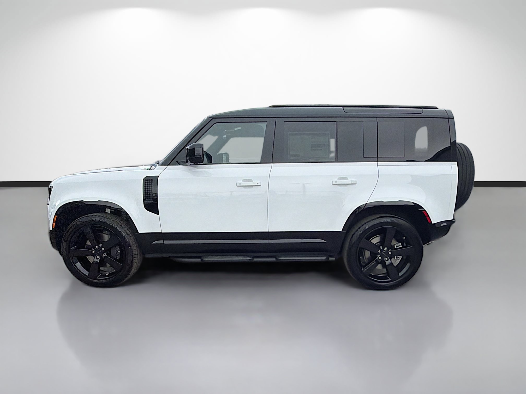 New 2026 Land Rover Defender 110 X-Dynamic SE AWD/4WD image 2