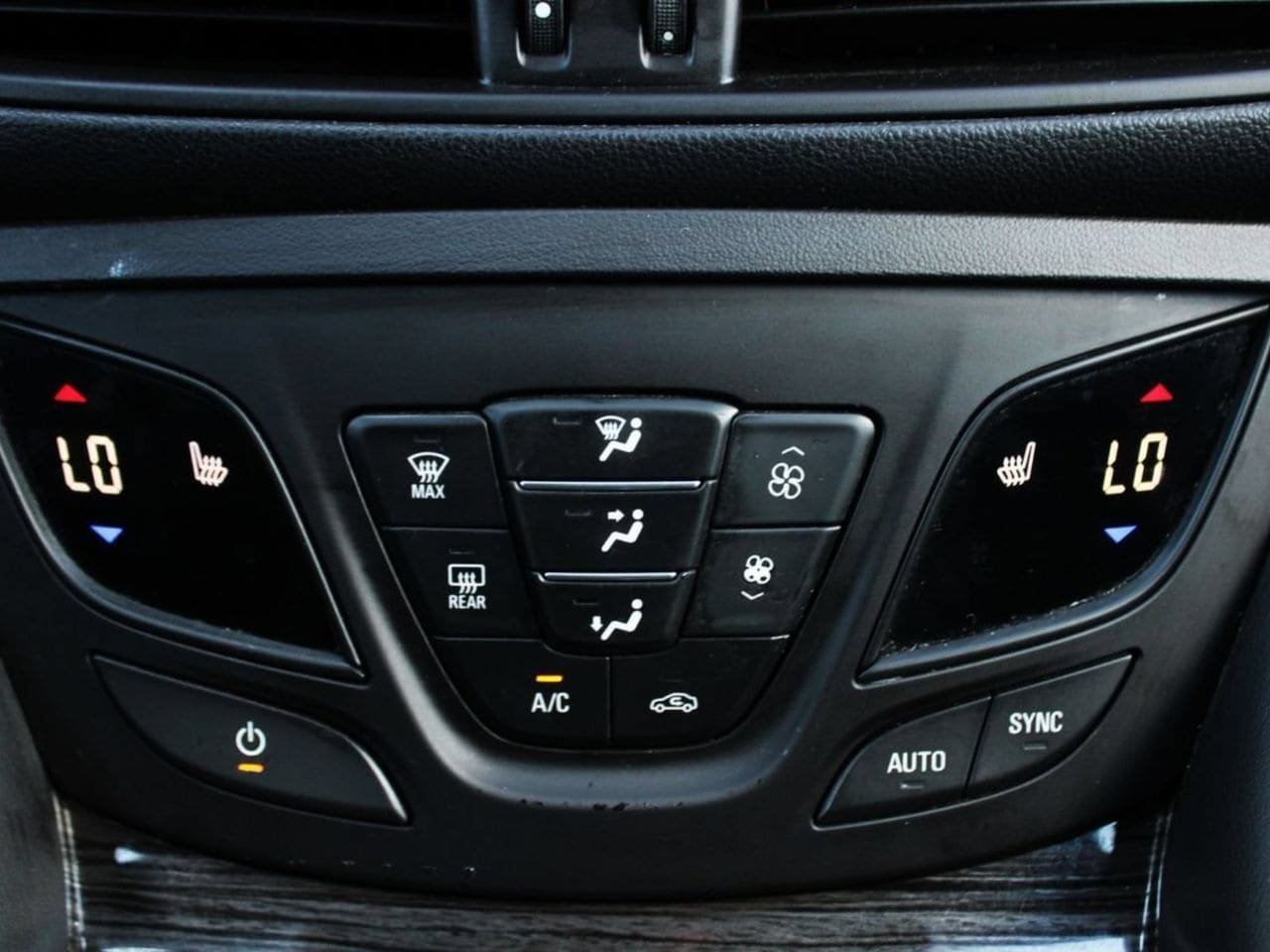Used 2018 Buick Envision Premium AWD/4WD image 29