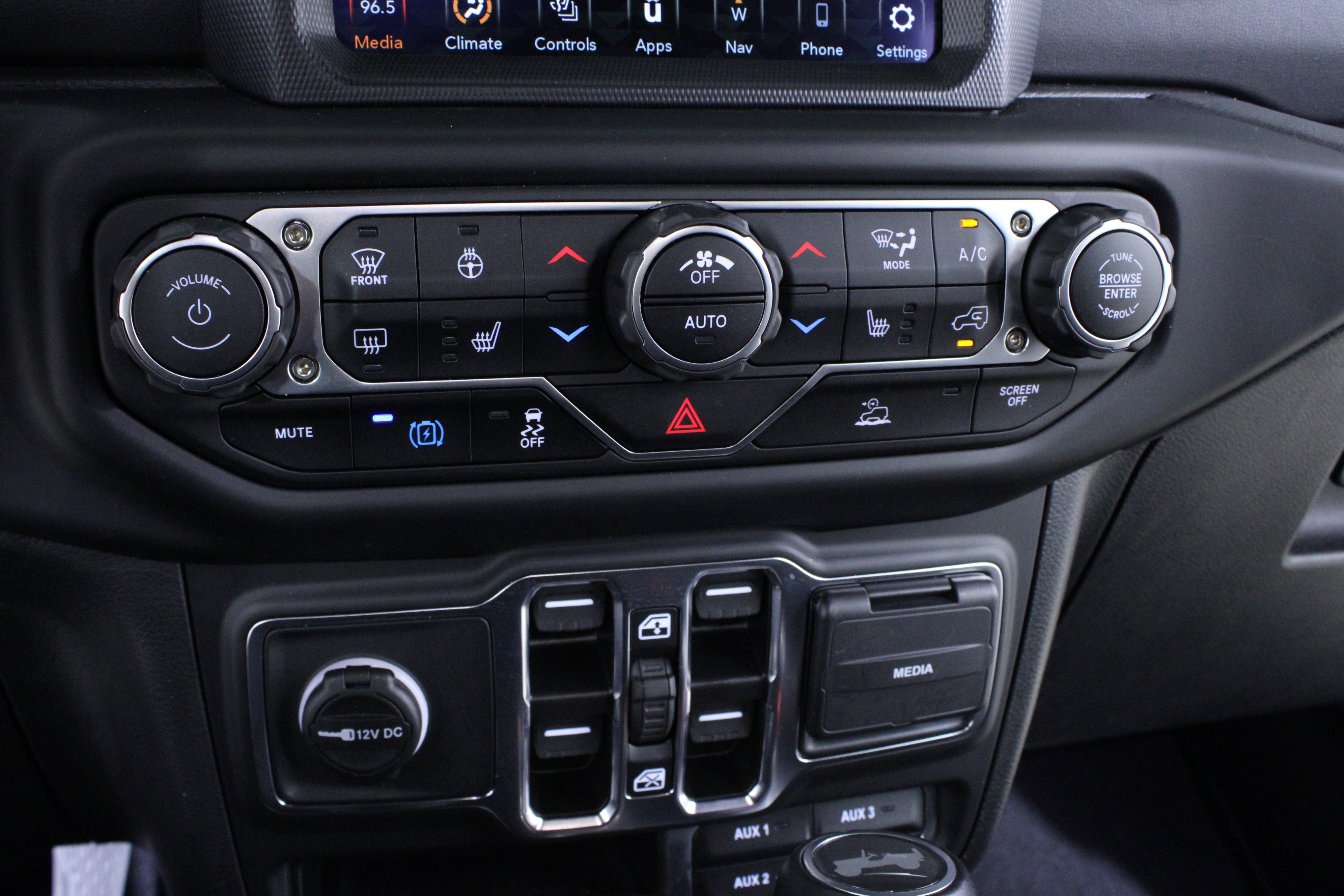 Used 2023 Jeep Wrangler Sahara w/ Cold Weather Group image 29