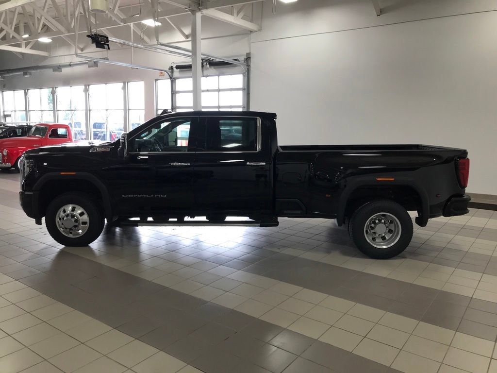 Used 2024 GMC Sierra 3500 Denali w/ Denali Reserve Package AWD/4WD image 2