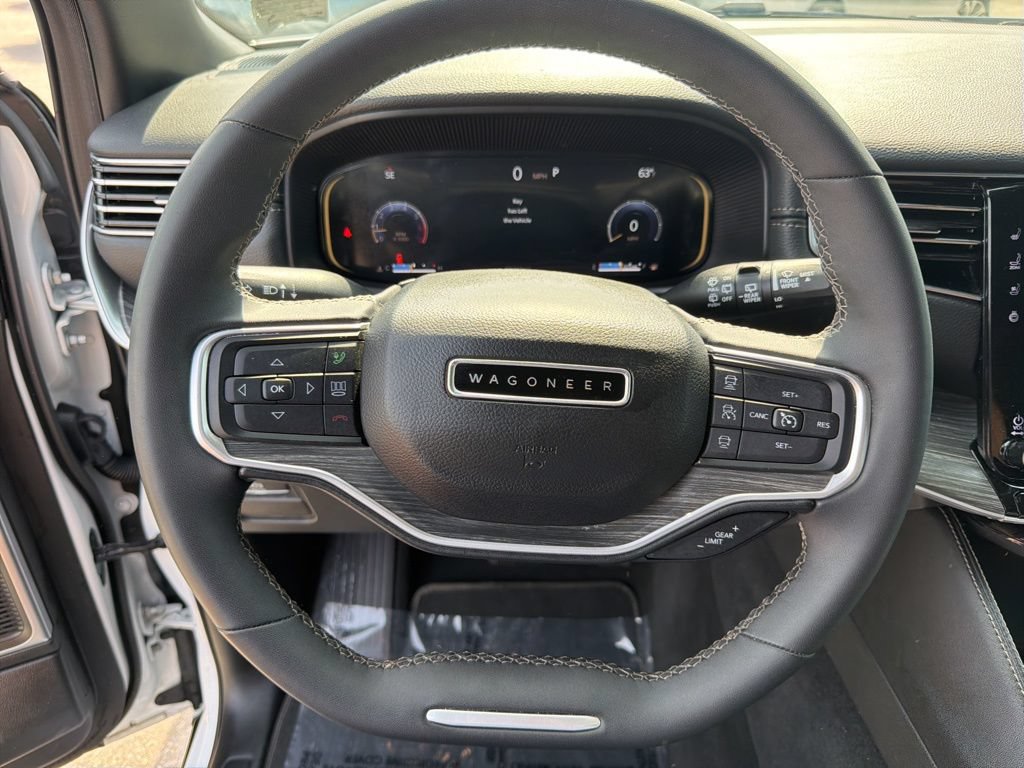 Used 2024 Jeep Wagoneer L Series II w/ Flexible Seating Group AWD/4WD image 17