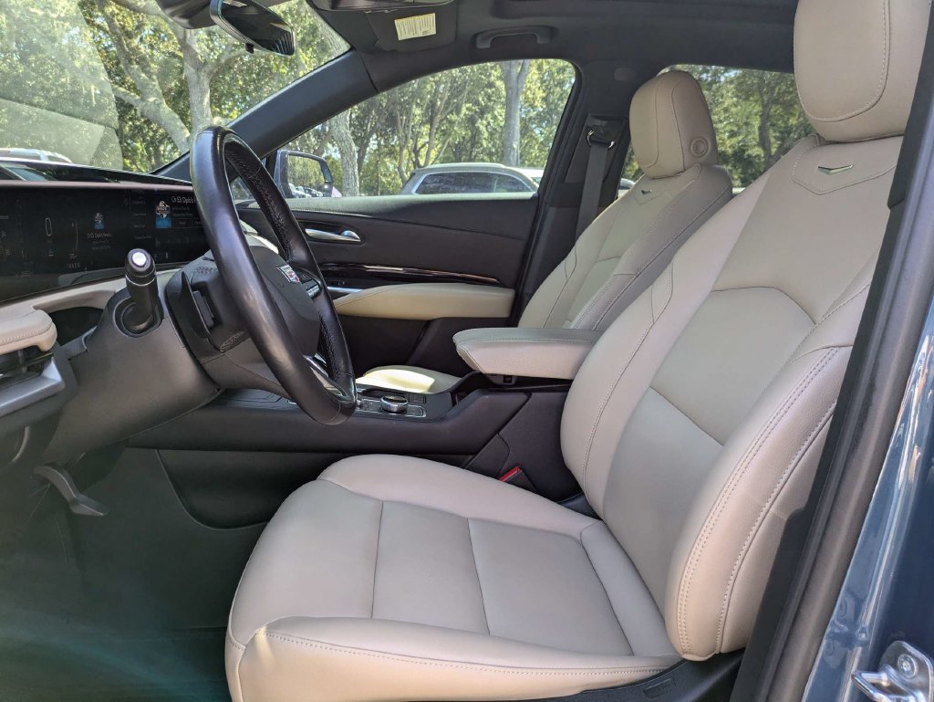 Certified 2024 Cadillac XT4 Luxury w/ Cold Weather Package FWD image 20