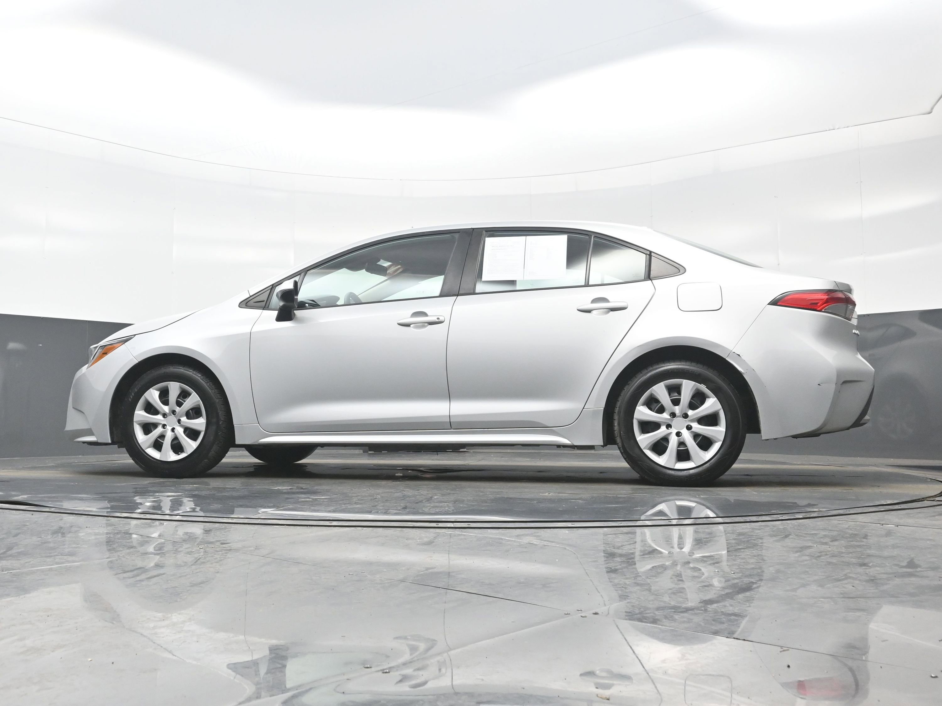 Used 2022 Toyota Corolla LE image 25