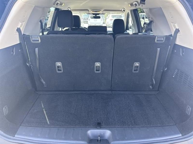 Used 2025 Nissan Pathfinder SV image 8