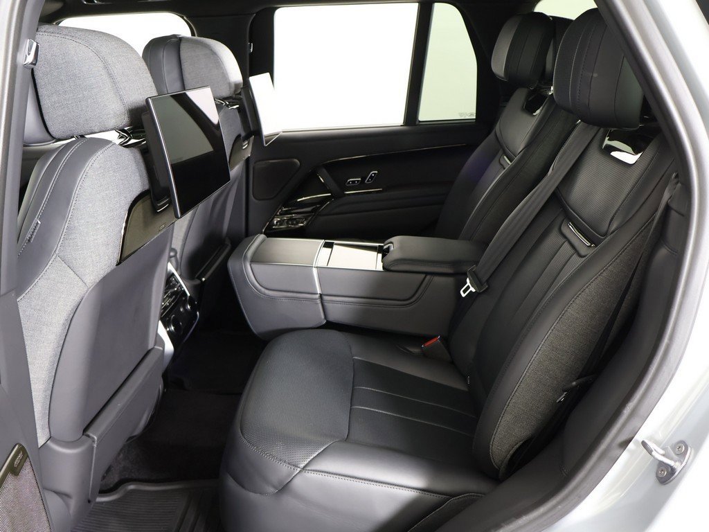 Used 2023 Land Rover Range Rover SV image 40