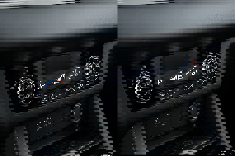 New 2025 Mitsubishi Outlander AWD image 23