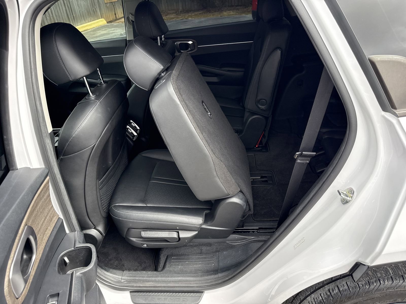 Used 2022 Kia Sorento EX w/ Panoramic Sunroof Package image 12