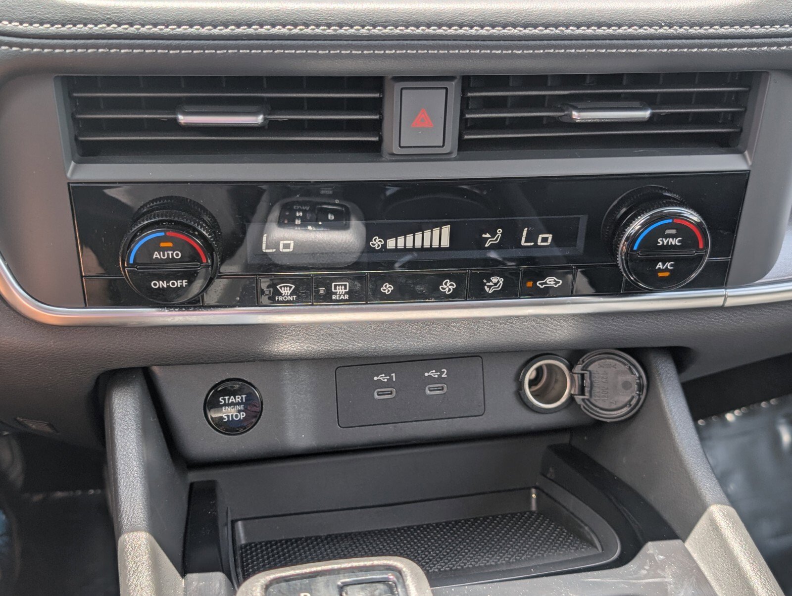 Certified 2024 Nissan Rogue SV image 27