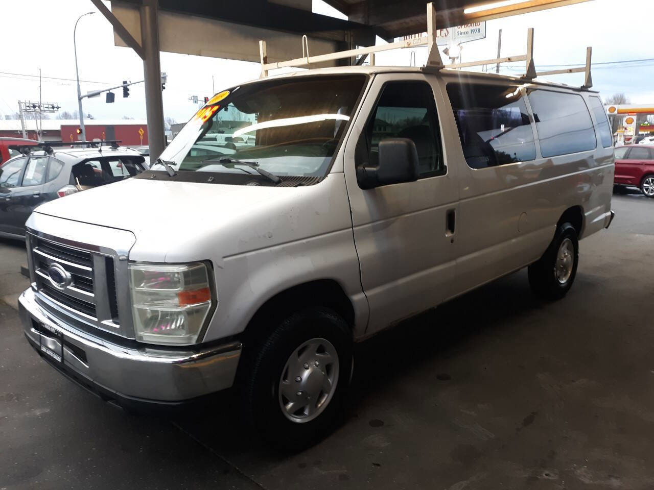 Used 2009 Ford E-350 and Econoline 350 XLT image 7
