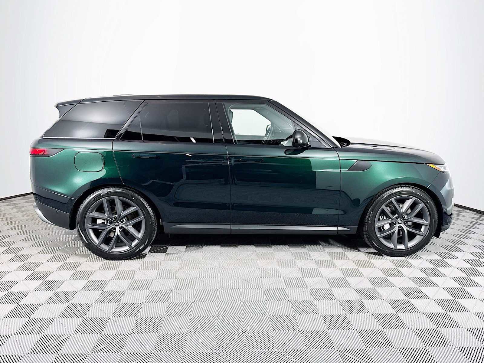 New 2025 Land Rover Range Rover Sport SE image 4