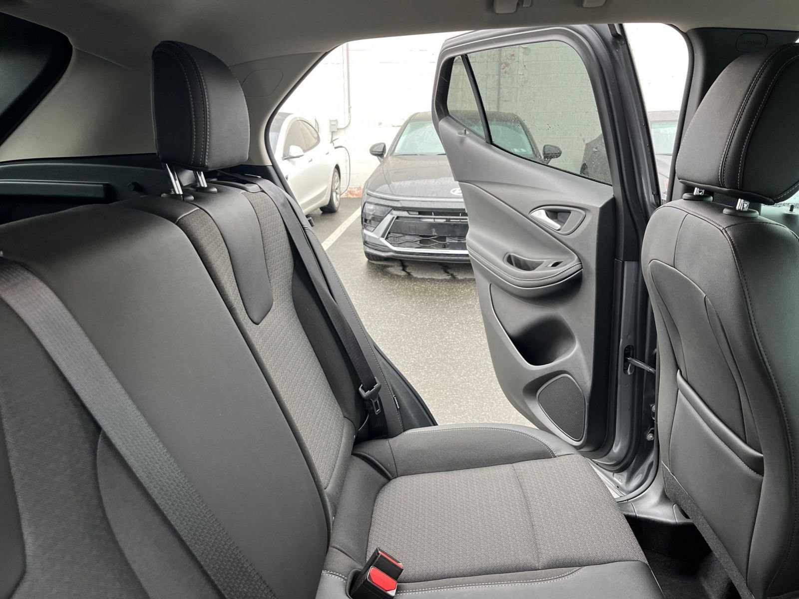 Used 2025 Buick Encore GX Preferred image 37