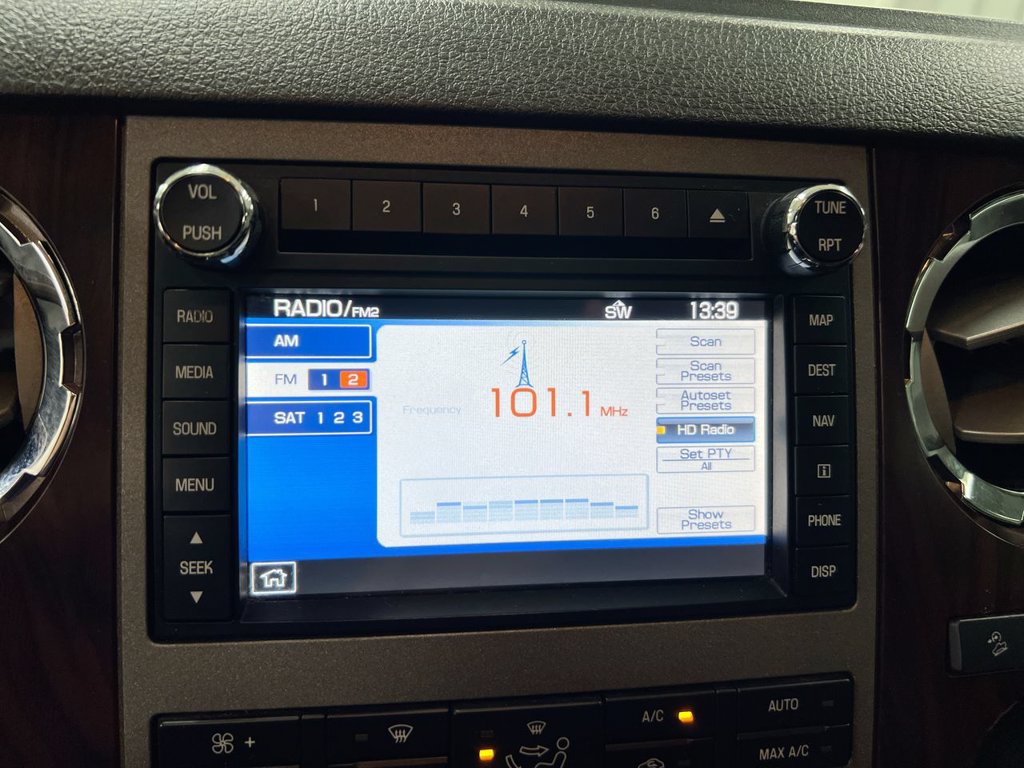 Used 2011 Ford F250 Lariat w/ Lariat Ultimate Pkg AWD/4WD image 14