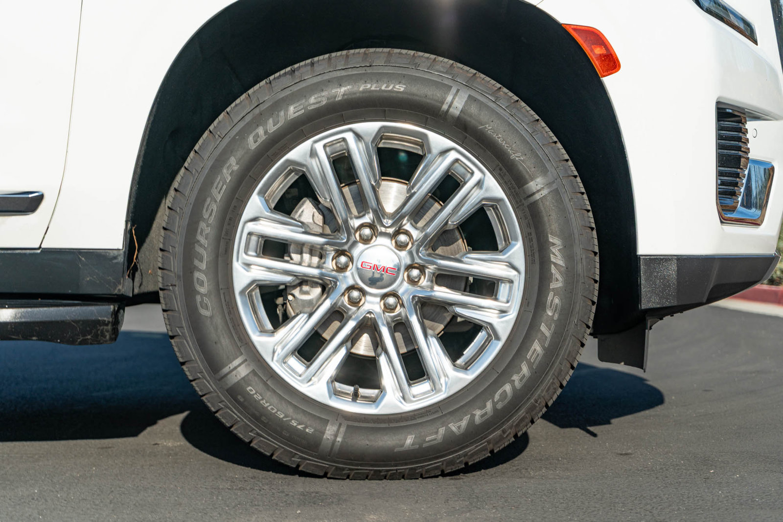 Used 2023 GMC Yukon XL SLT w/ SLT Premium Package RWD image 12