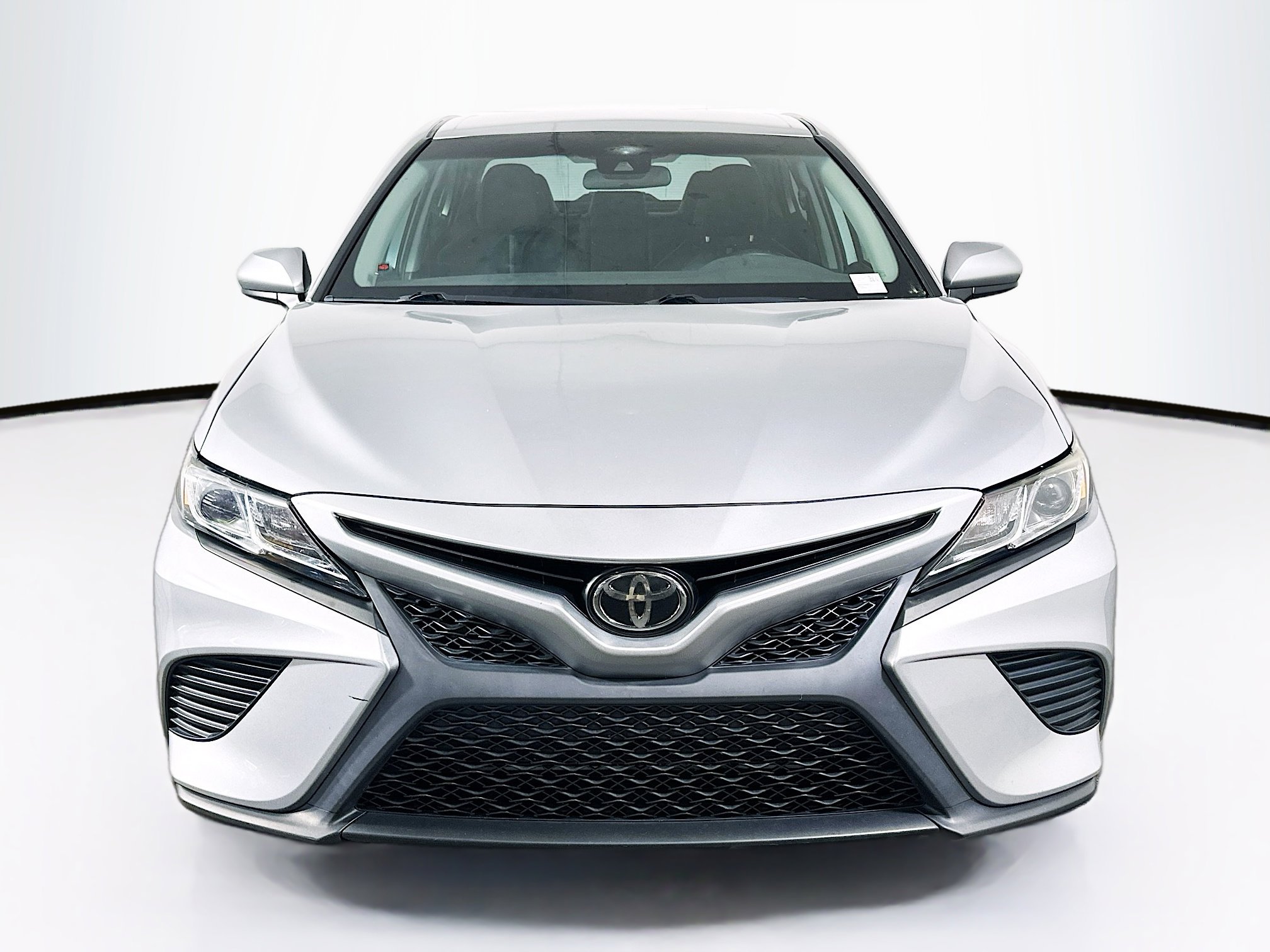 Used 2020 Toyota Camry SE FWD image 2