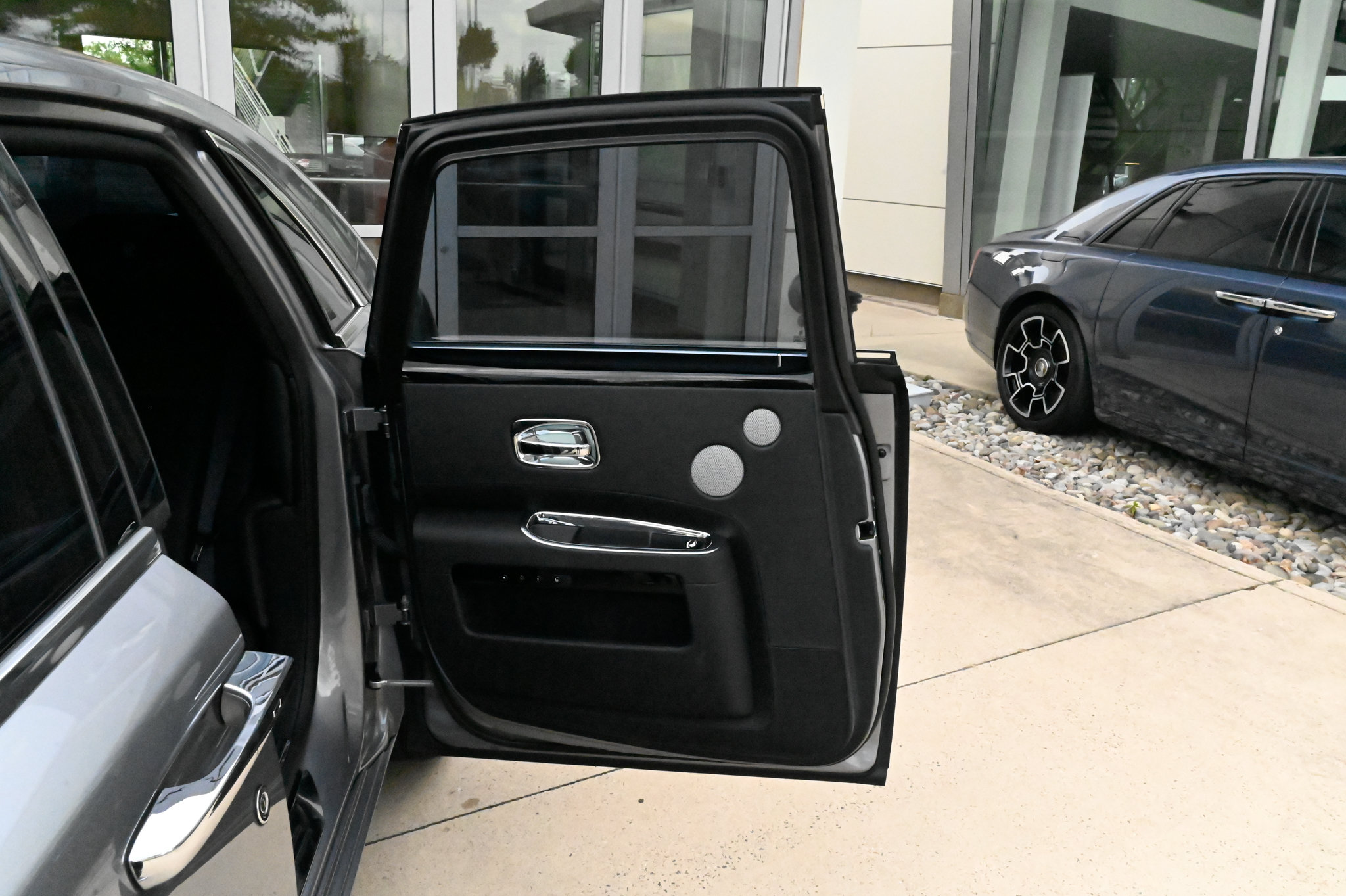 Used 2013 Rolls-Royce Ghost RWD image 13