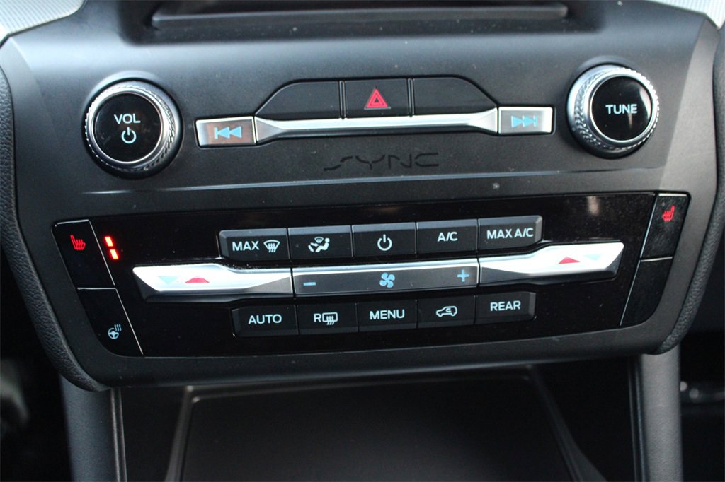 Used 2020 Ford Explorer XLT w/ Comfort Package image 32