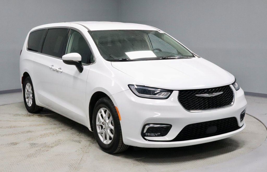 Used 2023 Chrysler Pacifica Touring-L