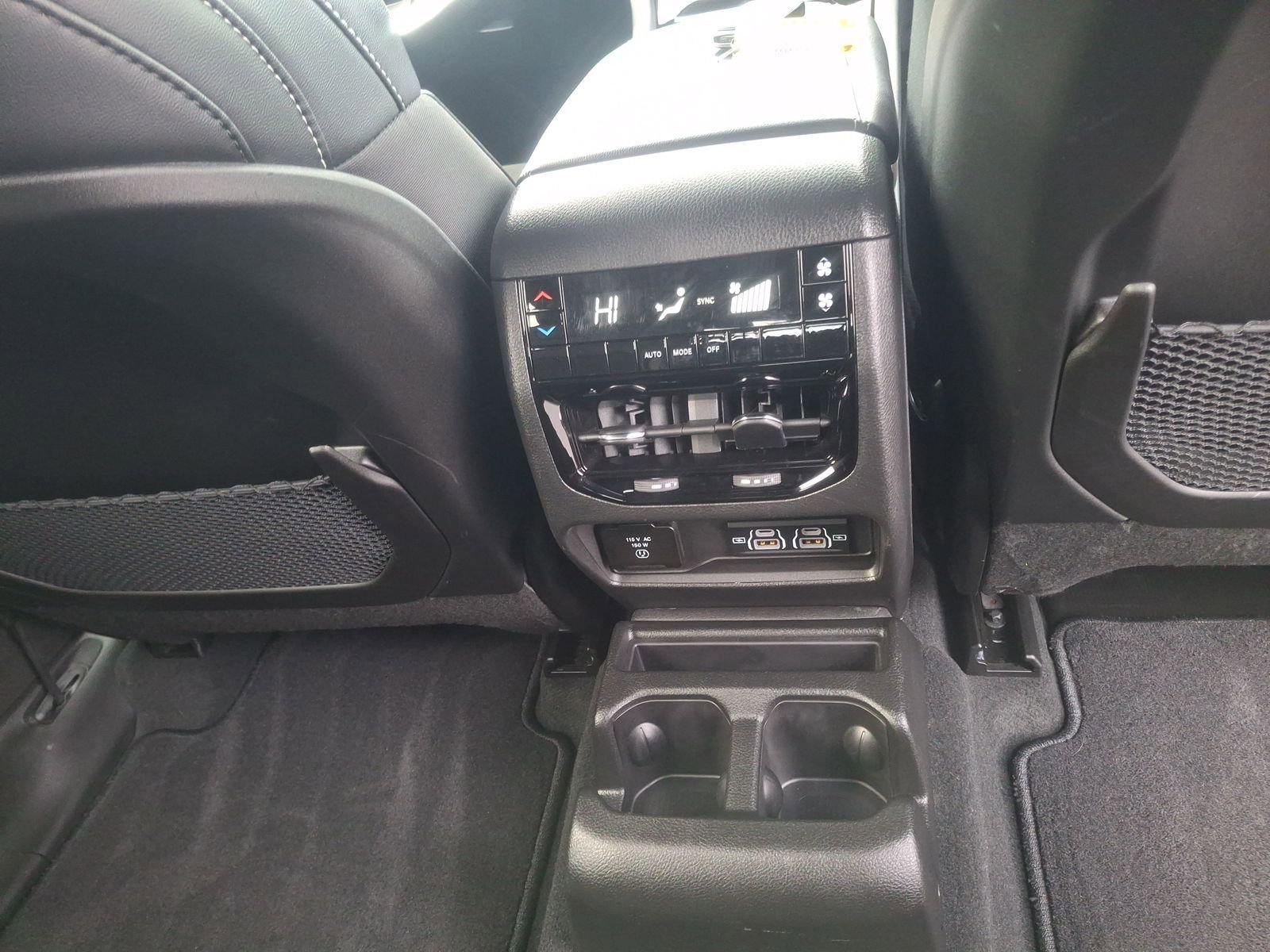 Used 2025 Jeep Grand Cherokee L Altitude image 23