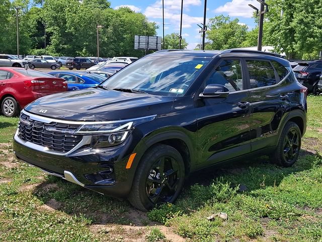 Certified 2026 Kia Seltos EX w/ EX Sunroof Package AWD/4WD image 3