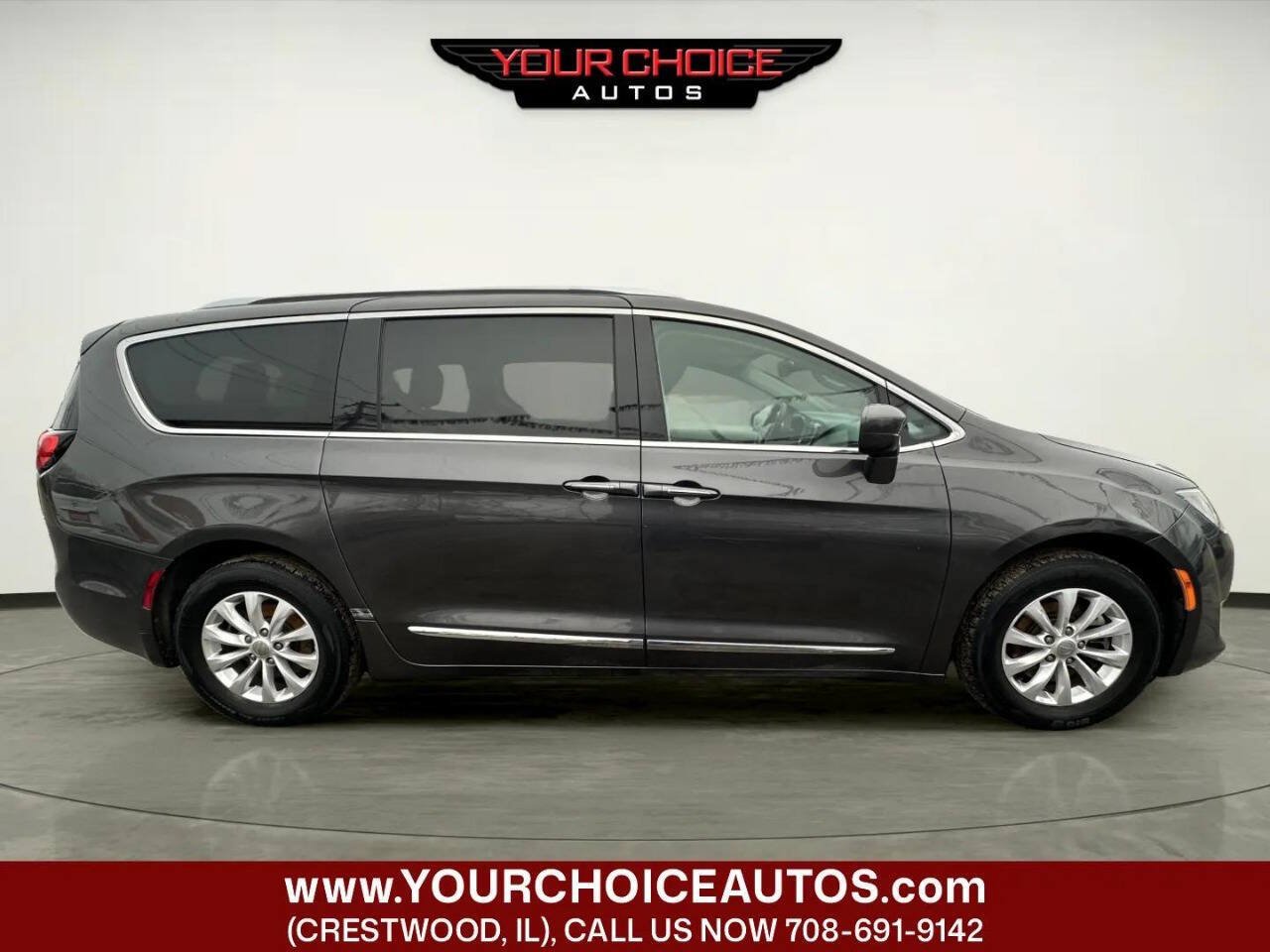 Used 2019 Chrysler Pacifica Touring-L FWD image 6