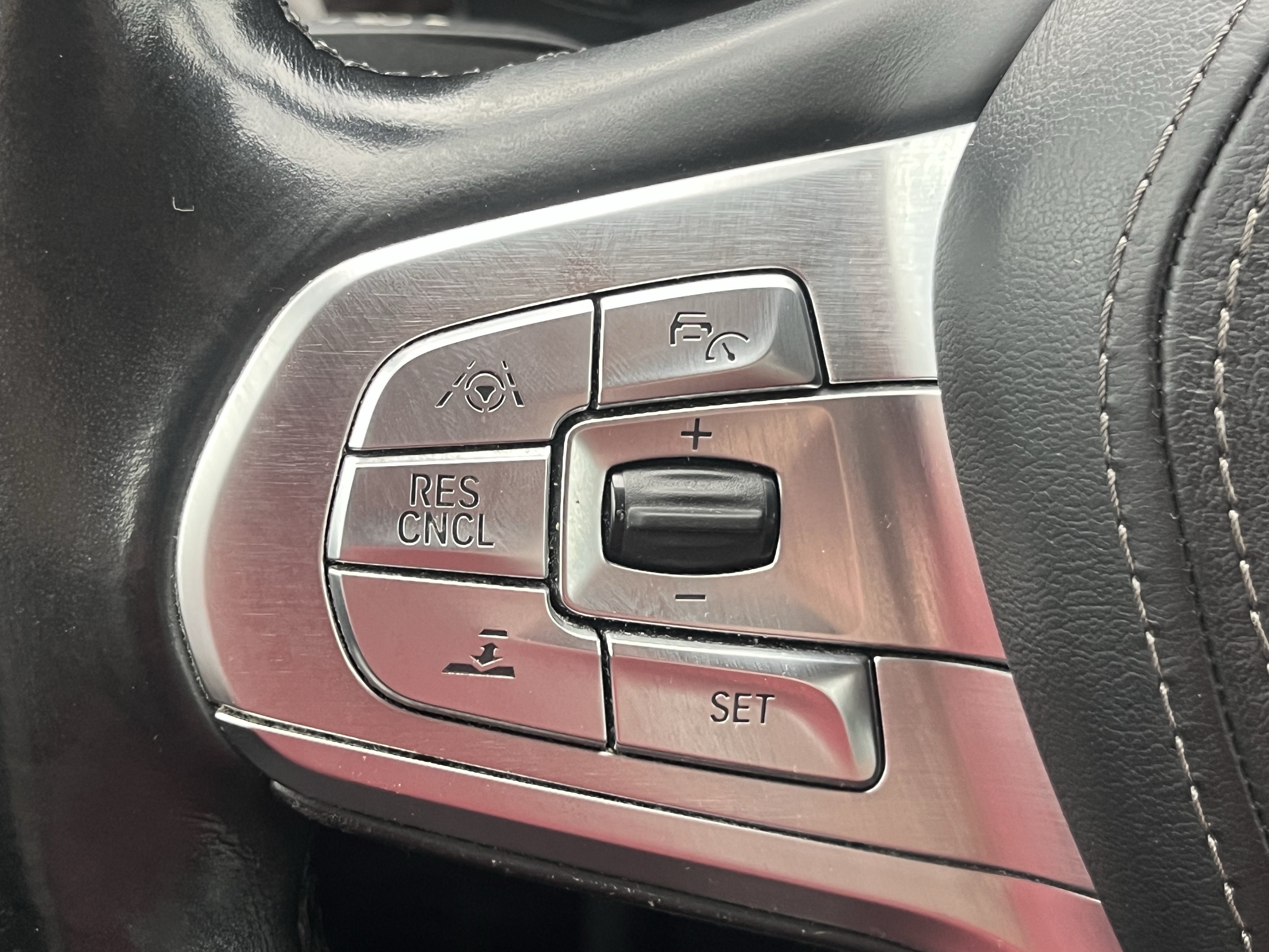 Used 2018 BMW 740i RWD image 19