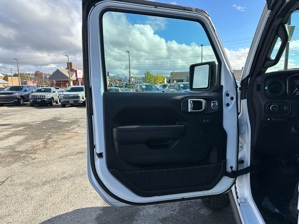 Used 2024 Jeep Wrangler Unlimited Rubicon 4xe image 12