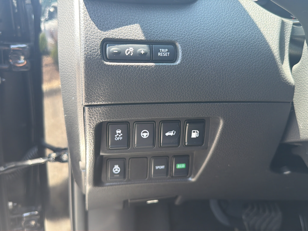 Used 2019 Nissan Rogue SV w/ Premium Package FWD image 37