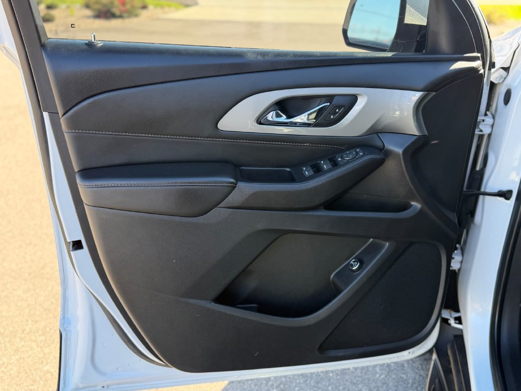 Used 2020 Chevrolet Traverse LT w/ LPO, 'HIT The Road' Package AWD/4WD image 8