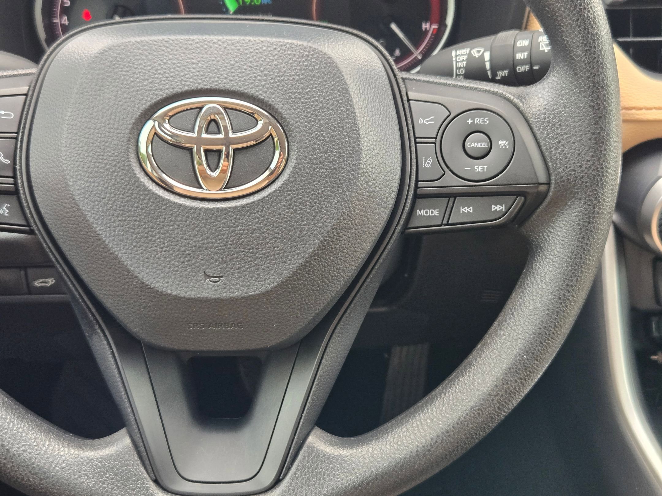 Used 2025 Toyota RAV4 XLE w/ Convenience Package FWD image 22