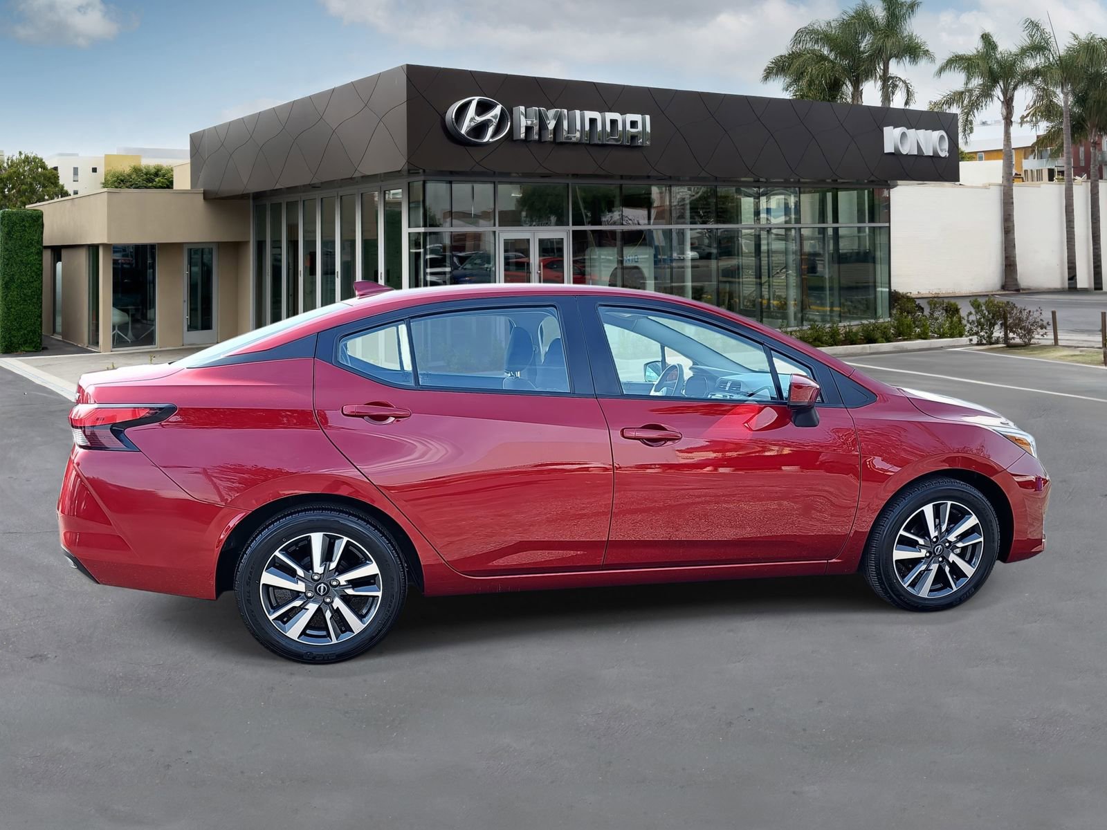 Used 2024 Nissan Versa SV image 2